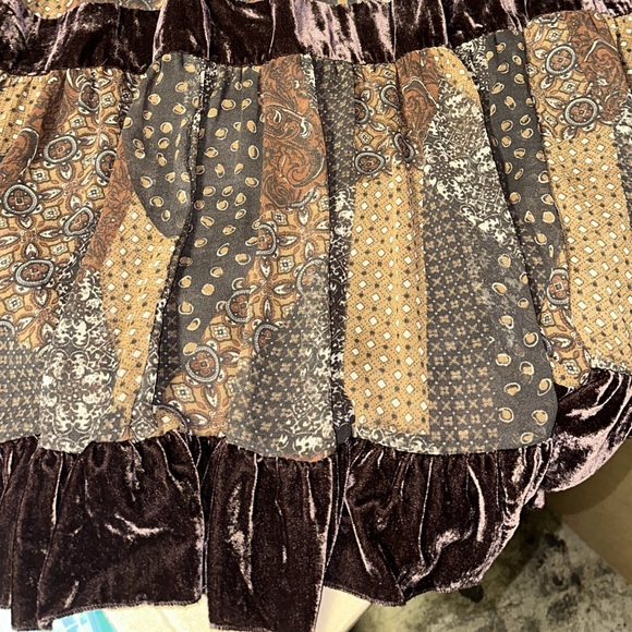 Ladies skirt - Picture 2 of 2